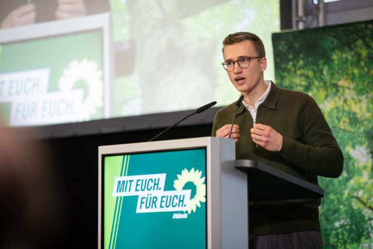 Julian Pahlke sichert sich Platz 10 auf der Landesliste der Grünen zur Bundestagswahl