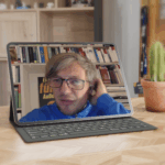 PC Tablett auf einem Schreibtisch mit Michael Lühmann aus dem Niedersächsischen Landtag